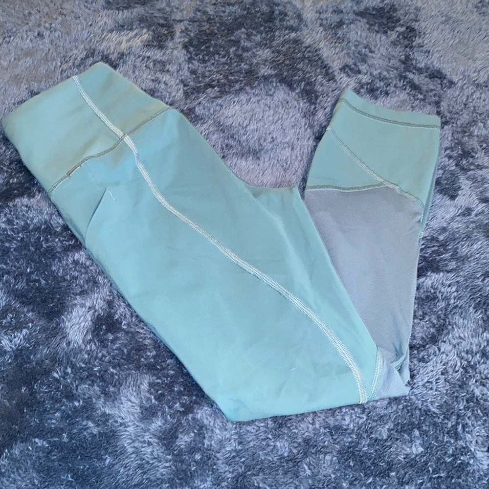 22” Lululemon Leggings with size pockets —  Size 2